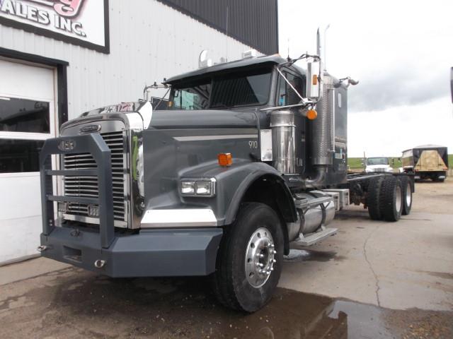 2007 FREIGHTLINER FLD 120 T/A CAB & CHASSIS TRUCK